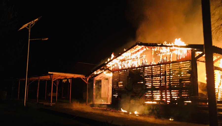 Nuevo ataque incendiario: Completamente destruida resultó una escuela en la provincia de Arauco