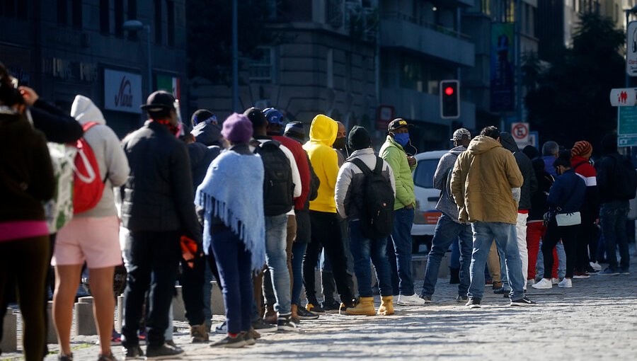 Largas filas en distintas sucursales de AFP en contexto del retiro del 10%