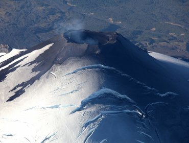 Volcán Villarrica registró sismo de largo período con explosión moderada