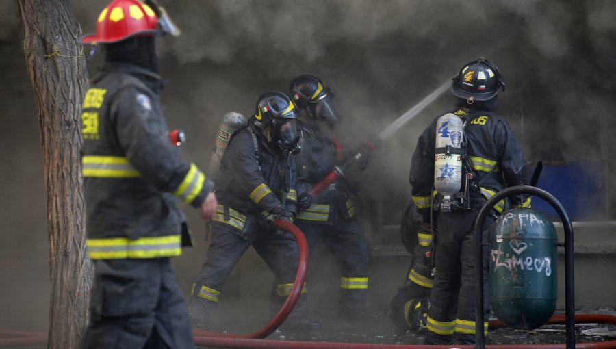 Taxista incendió su departamento para suicidarse: Lo sacaron por la fuerza