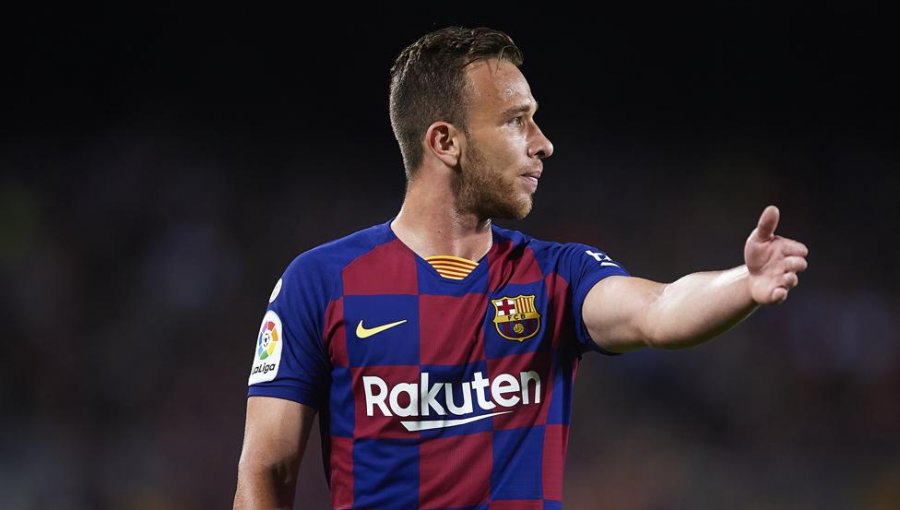 Arthur no se presentó en Barcelona y podría quedarse sin jugar la Champions League