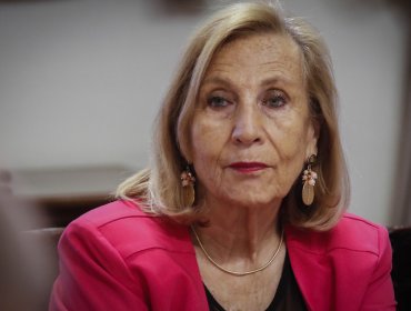 Ex Ministra de Salud cuestionó presencia de menores de edad en cambio de gabinete