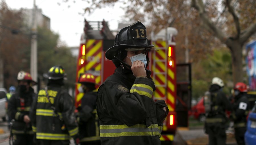 Vecinos incendian pertenencias y vivienda de sujeto acusado de violar a niña de 11 años en San Antonio