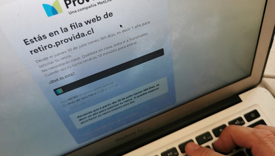 Con diversas dificultades técnicas comenzó el trámite online para realizar el retiro del 10%