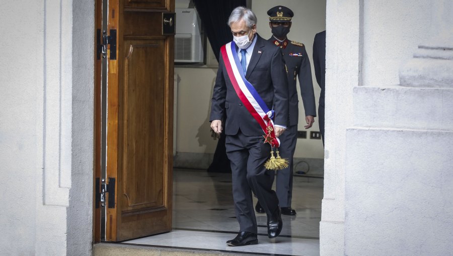 Presidente Piñera y su gabinete se tomaron la tradicional fotografía oficial en la previa a la Cuenta Pública