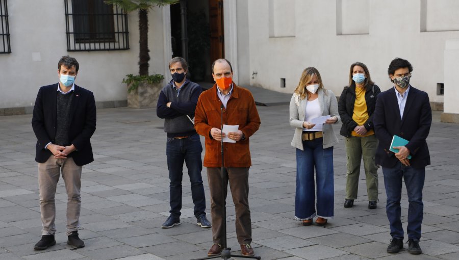 Monckeberg se reúne con diputados de Chile Vamos para potenciar el "nuevo trato"