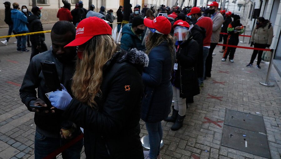 Pese a habilitación de 10 centros presenciales, contribuyentes se volcaron en masa a sucursales de AFP