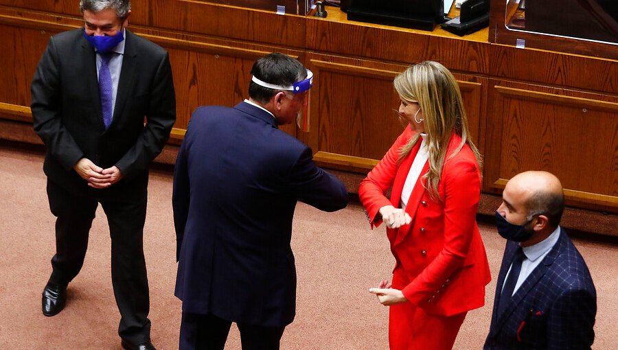 Marcela Sabat y Claudio Alvarado juraron como Senadores de la República