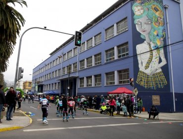 Valparaíso habilita instalaciones de céntrico liceo para ayudar a vecinos con el retiro del 10% de fondos de AFP