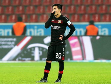 No habrá duelo de chilenos: DT de Leverkusen confirmó que Aránguiz fue suspendido