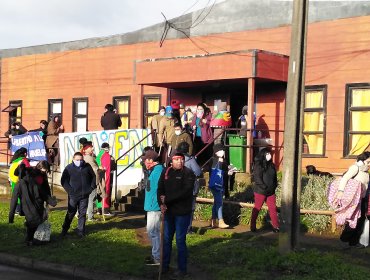 Desconocidos destrozaron ventanales de la Municipalidad de Tirúa