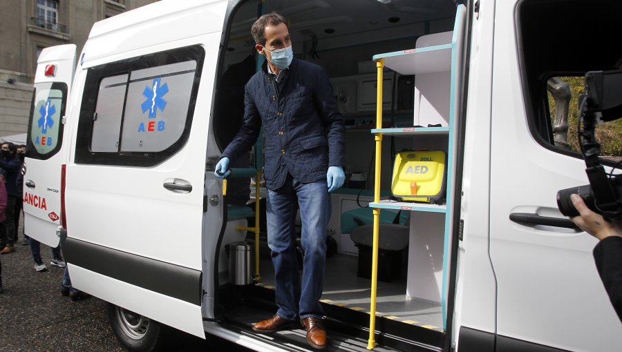 Municipalidad de Santiago recibe ambulancia para nuevo Cesfam Matta Sur