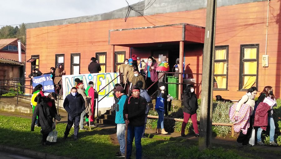 Desconocidos destrozaron ventanales de la Municipalidad de Tirúa