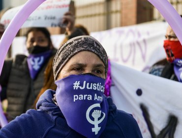 Grupo de mujeres se manifiesta en el Juzgado de Villa Alemana pidiendo "justicia para Ámbar"