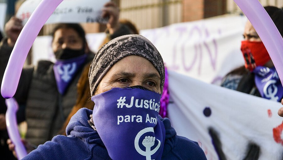 Grupo de mujeres se manifiesta en el Juzgado de Villa Alemana pidiendo "justicia para Ámbar"