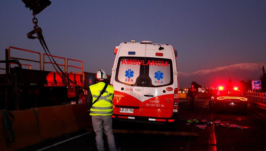 Ambulancia que trasladaba a paciente con Covid-19 desde San Antonio volcó en la autopista del Sol