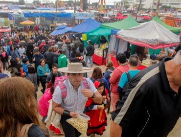 El "modus operandi" de administración Sharp para dar "permisos comerciales" de fiestas patrias en Valparaíso: Un fallecido y familiares de "inspectores" entre beneficiarios