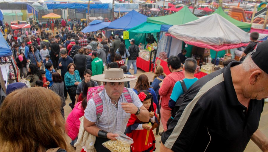 El "modus operandi" de administración Sharp para dar "permisos comerciales" de fiestas patrias en Valparaíso: Un fallecido y familiares de "inspectores" entre beneficiarios