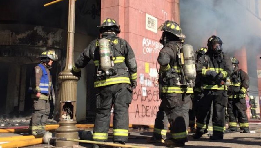 En prisión preventiva quedó acusado de saquear e incendiar Gobernación de Melipilla durante el estallido social