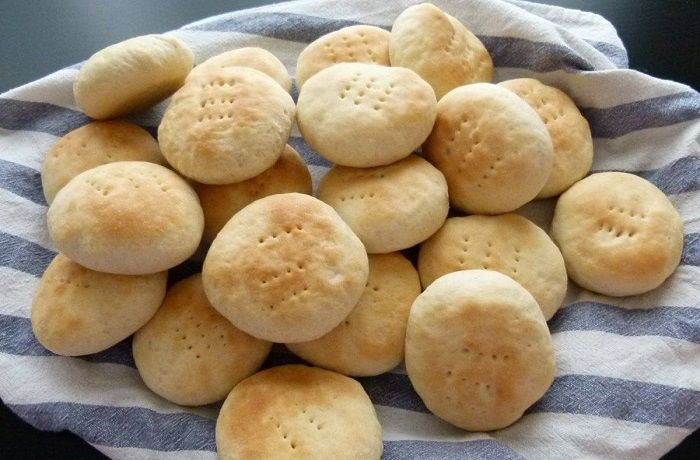 Familia de Playa Ancha dona productos de su panadería al hospital Carlos van Buren