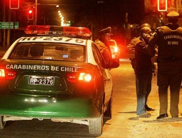 Hombre recibió impacto de bala en su rostro tras ser atacado desde un auto en bencinera de Puente Alto