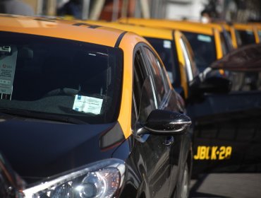 Taxistas, transporte escolar y microbuseros logran acuerdo con el Gobierno y recibirán bono de $350 mil por baja de pasajeros