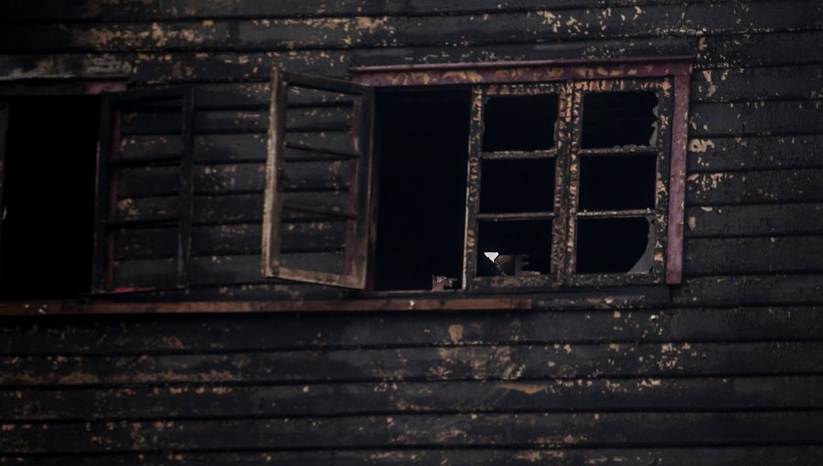 Bebé falleció tras incendio de vivienda en Los Ángeles: dos personas resultaron heridas