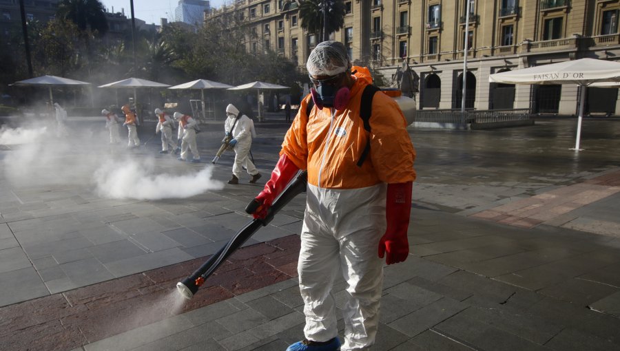 En la previa de la transición, sanitizan Santiago con nanopartículas de cobre