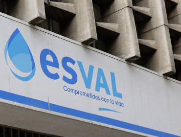 Tras denuncias de malos olores y agua potable color cobre, piden fiscalizar a Esval en Papudo