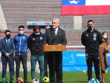 Presidente Piñera anunció el retorno del fútbol profesional para el sábado 29 de agosto