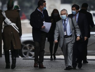 Ministro de Salud por apertura de malls: "Si vemos cambios en los índices podemos tomar medidas en reversa"