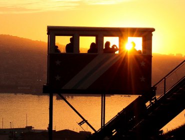 Construyen plan para facilitar el regreso del servicio de los tradicionales ascensores de Valparaíso