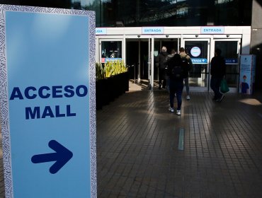 Municipio de Providencia cursa sumario sanitario a tienda del mall Costanera Center