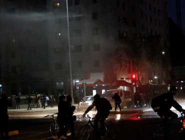 Decenas de personas se manifestaron en plaza Baquedano a la espera de medidas cautelares contra acusado de disparar a Gustavo Gatica