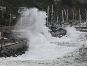 Marejadas y lluvia de entre 5 y 15 milímetros se esperan en zona costera de la región de Valparaíso