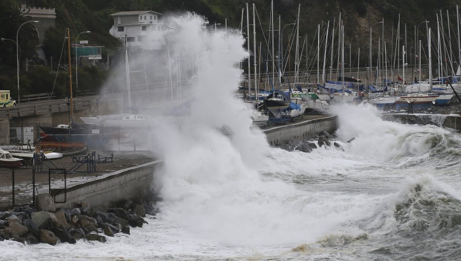 Marejadas y lluvia de entre 5 y 15 milímetros se esperan en zona costera de la región de Valparaíso