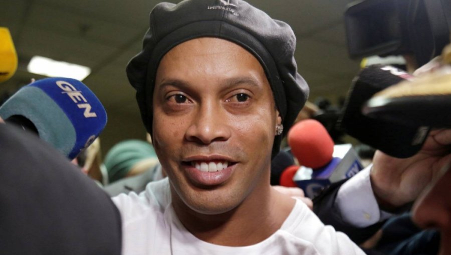 Ronaldinho fue dejado en libertad tras más de cinco meses detenido en Paraguay