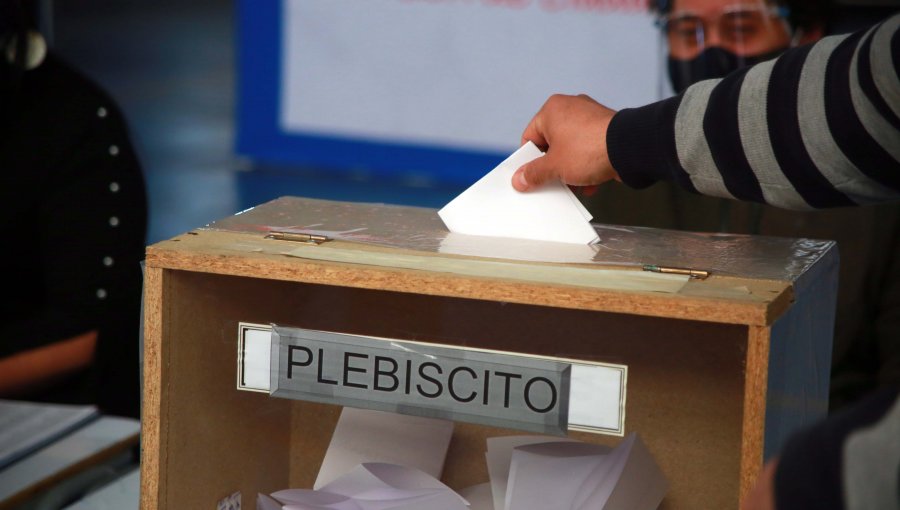 Servel reitera que contagiados no votarán en los mismos locales que personas sanas