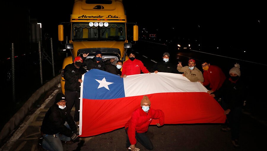 Camioneros comienzan a desplegarse por carreteras de todo el país en la antesala del paro