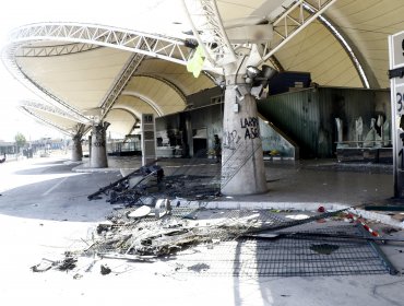 Con libertad vigilada quedaron dos primos acusados de destruir estación de Metro durante el estallido social en Maipú