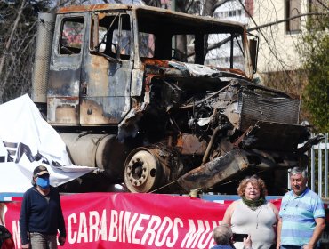 Camioneros protestaron con vehículos quemados frente al Congreso en Valparaíso