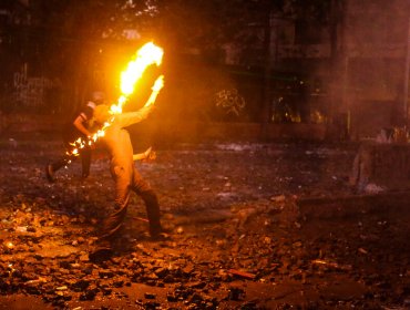 Fiscalía pidió 20 años de cárcel para imputado por lanzar cinco molotov a Carabineros en plaza Italia