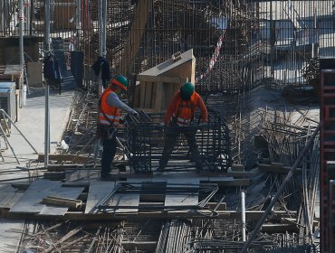 Inmobiliaria deberá pagar millonaria indemnización por daños a vivienda aledaña a construcción en Las Condes