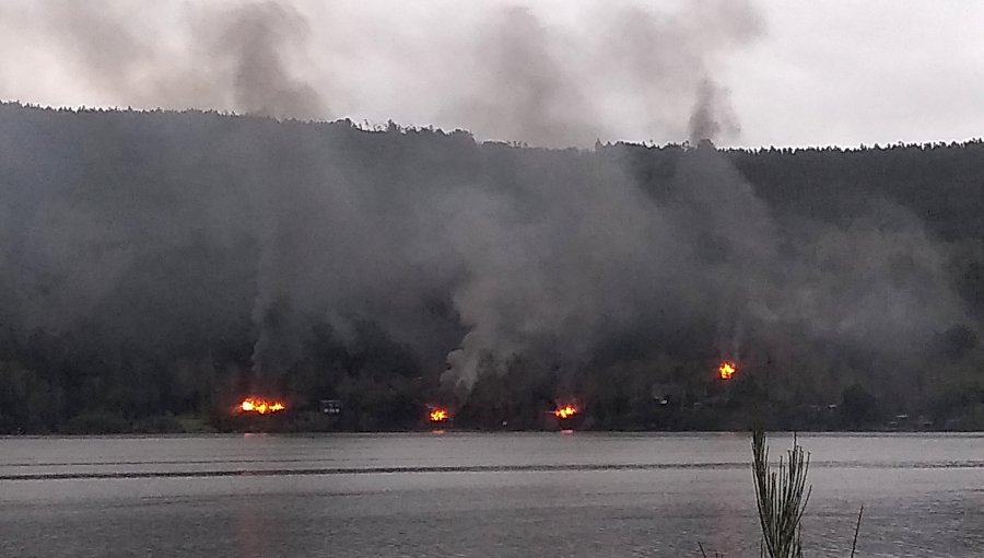 Nuevo ataque incendiario en la provincia de Arauco: queman cuatro cabañas en Lago Lanalhue