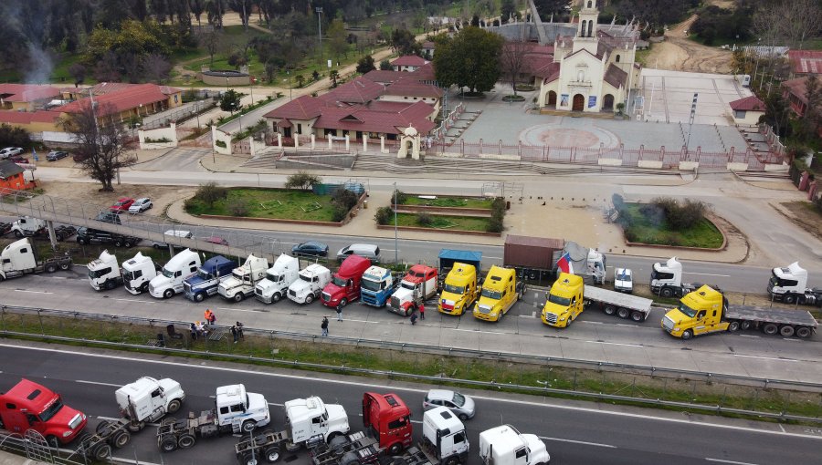 Con bloqueos parciales en rutas se lleva a cabo segundo día de paro de camioneros