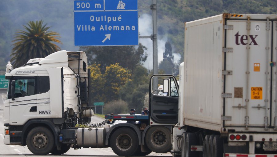 Fiscal Nacional abre siete causas penales contra camioneros que bloquearon carreteras