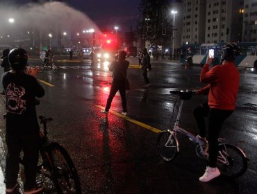 Al menos cinco detenidos por desórdenes deja masiva manifestación en plaza Italia