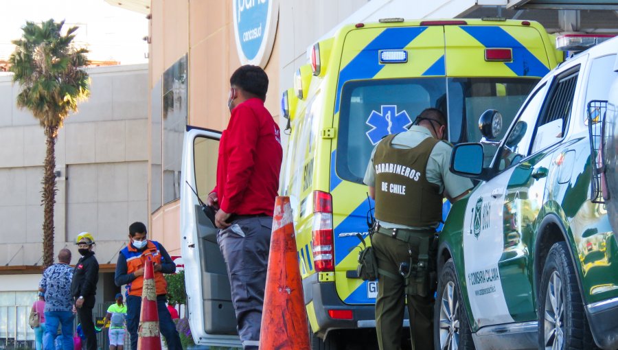 Hombre muere mientras espera en la fila de un mall de Calama