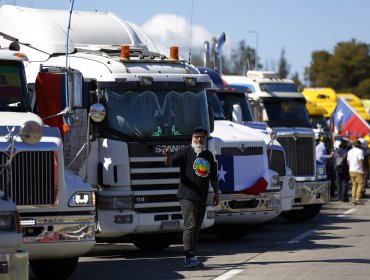 Dirigentes de Camioneros dicen que el paro sigue y hacen un llamado al Fiscal Nacional "a investigar a los delincuentes, no a nosotros"