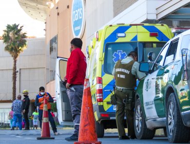 Hombre muere mientras espera en la fila de un mall de Calama